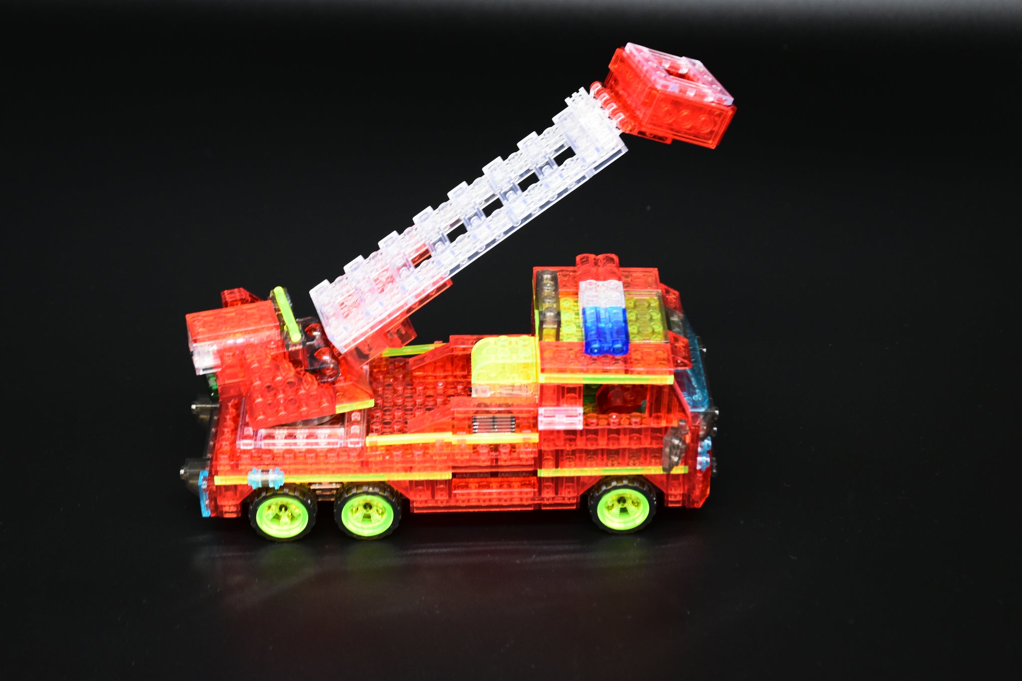 Fire Truck Building Block Kit with LED Lightboxes (318 Pieces)